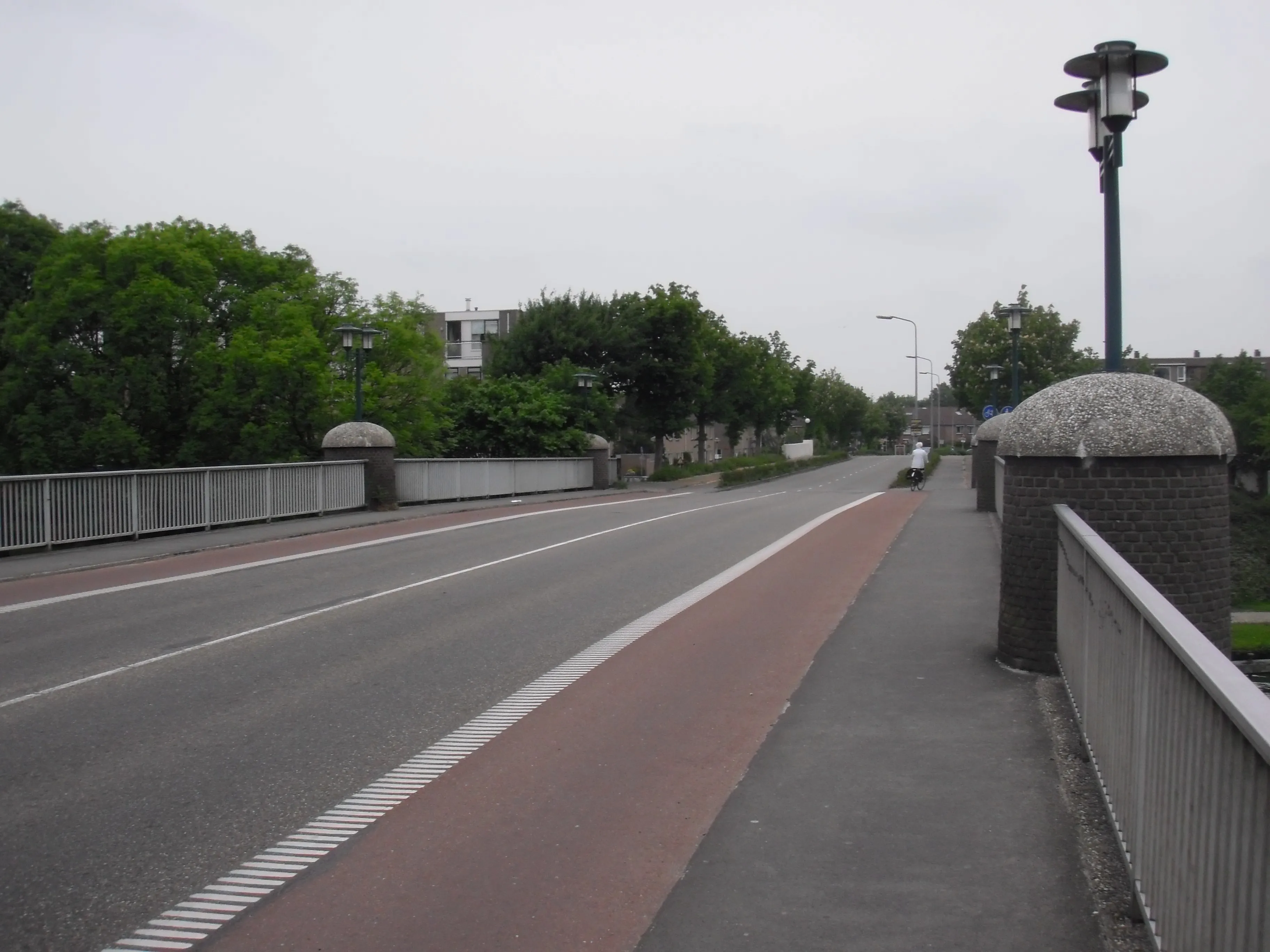 Weg met fietspad in Oegstgeest