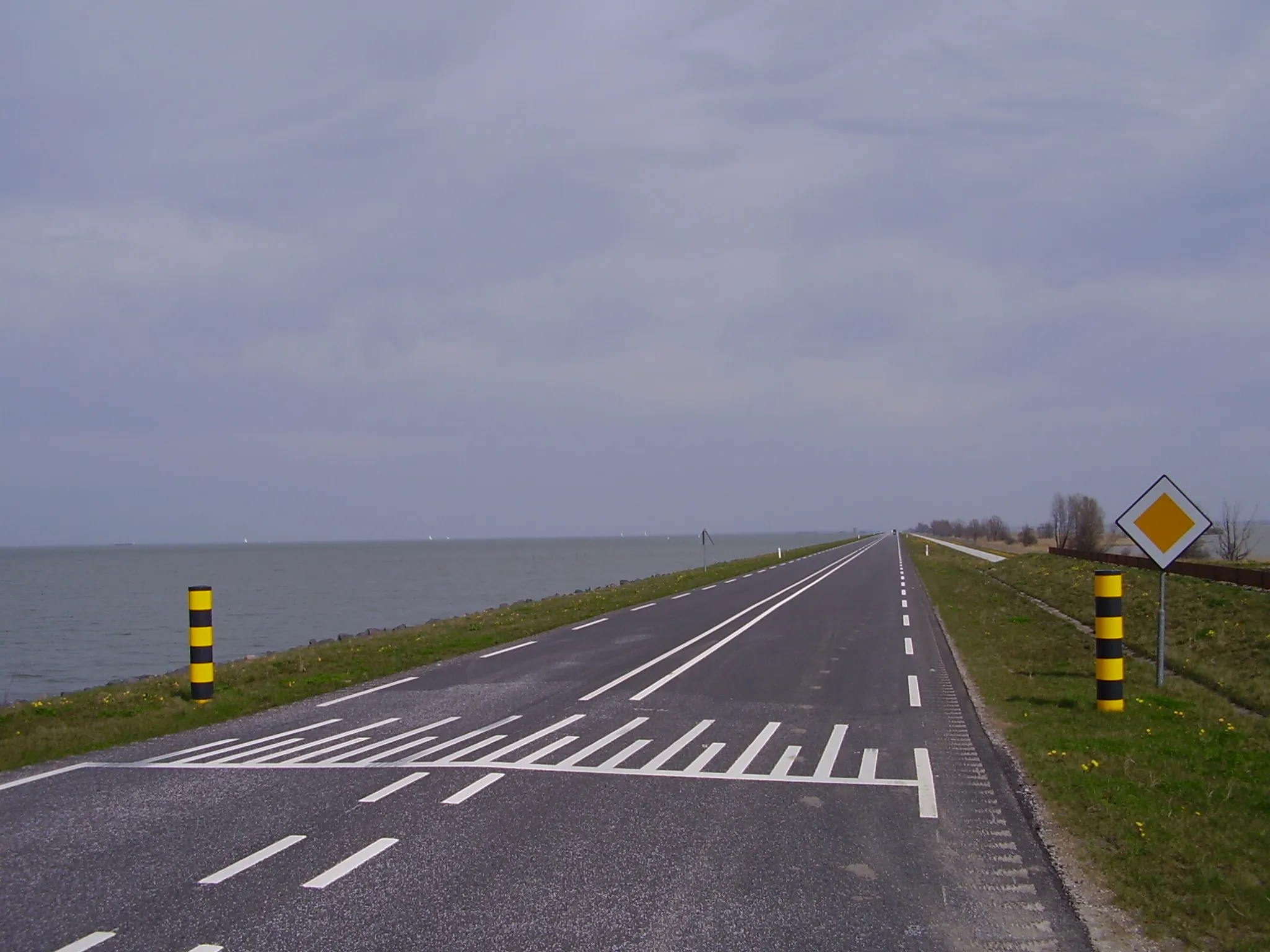 Rechte polderweg